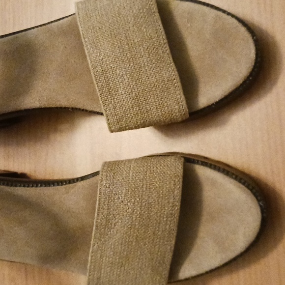Stretch Sandals in Taupe are Made in Mexico in Size 10  (No Brand Name) - Picture 3 of 9